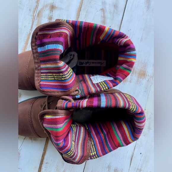 AMERICAN EAGLE boots brown faux leather FALL bootie boho colorful EUC 9.5 - Picture 8 of 11